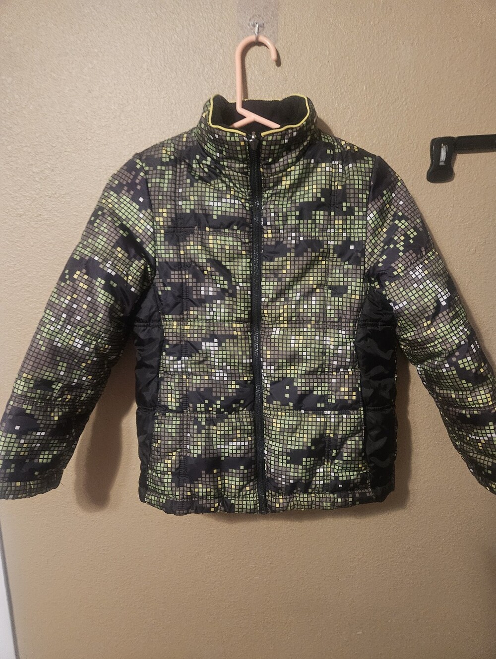 Kids Faded Glory Winter Pixels Puffer Jacket Sz LARGE 10/12